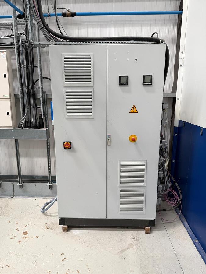 Used 25mm Zeppelin twin screw compounding extruder. 5oD with 9kw motor, 2 side feeders, strand die. Up to 600rpm. 2012
