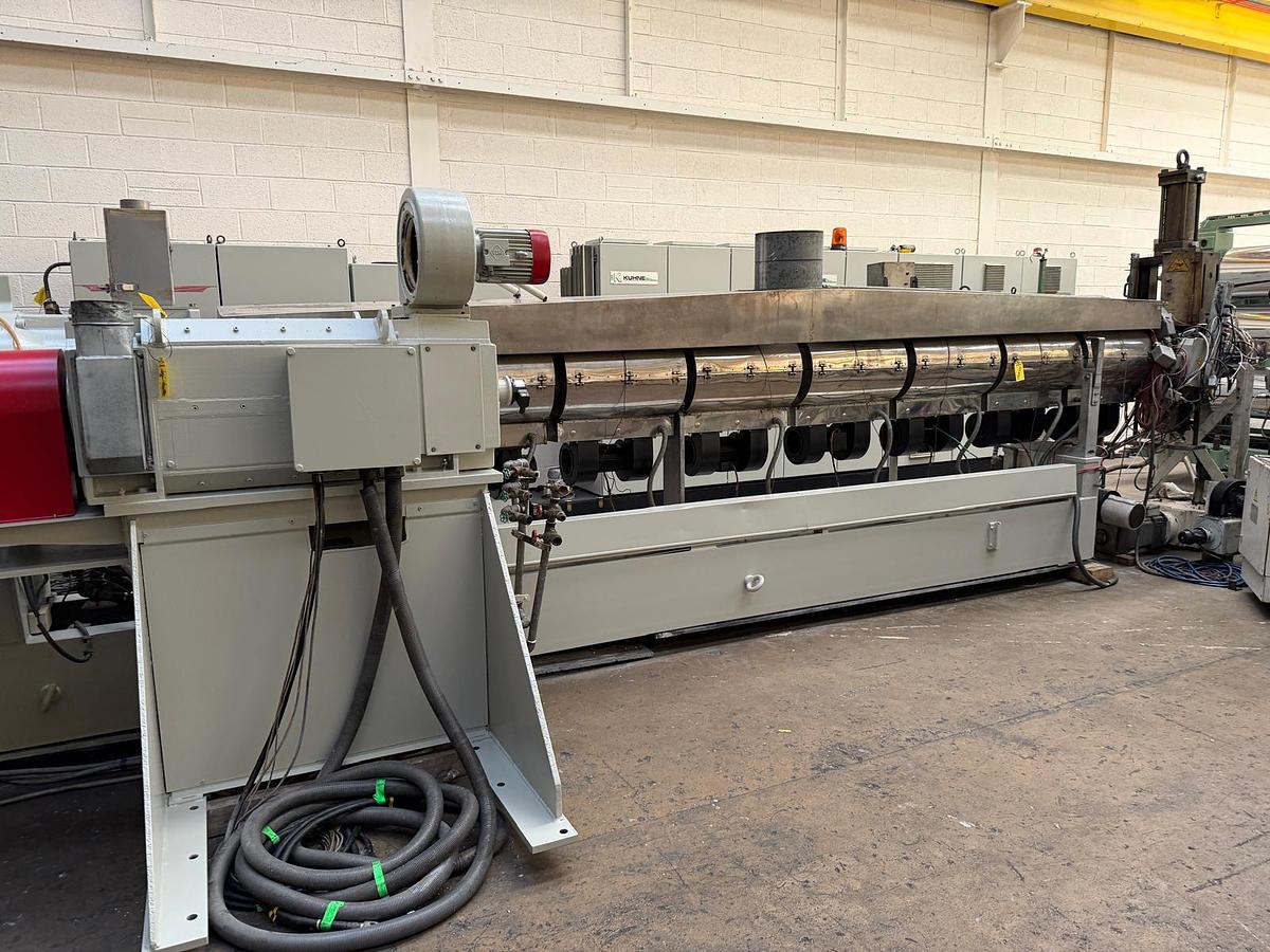 Used 2400mm Reifenhauser coextrusion sheet extrusion. 175mm Erwepa extruder, 90mm coextruder gear pump, Feedblock 2400mm die, 2400mm x 500mm rolls haul off in line knives.
