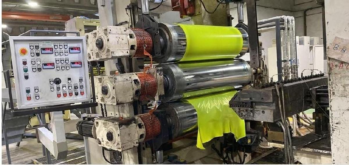Used 1500mm Davis Standard coextrusion sheet line with 90mm,60mm,60mm extruders. 1400mm die 0.5-8mm. 5 layers. 1500mm x 460mm, haul off, shear 2001