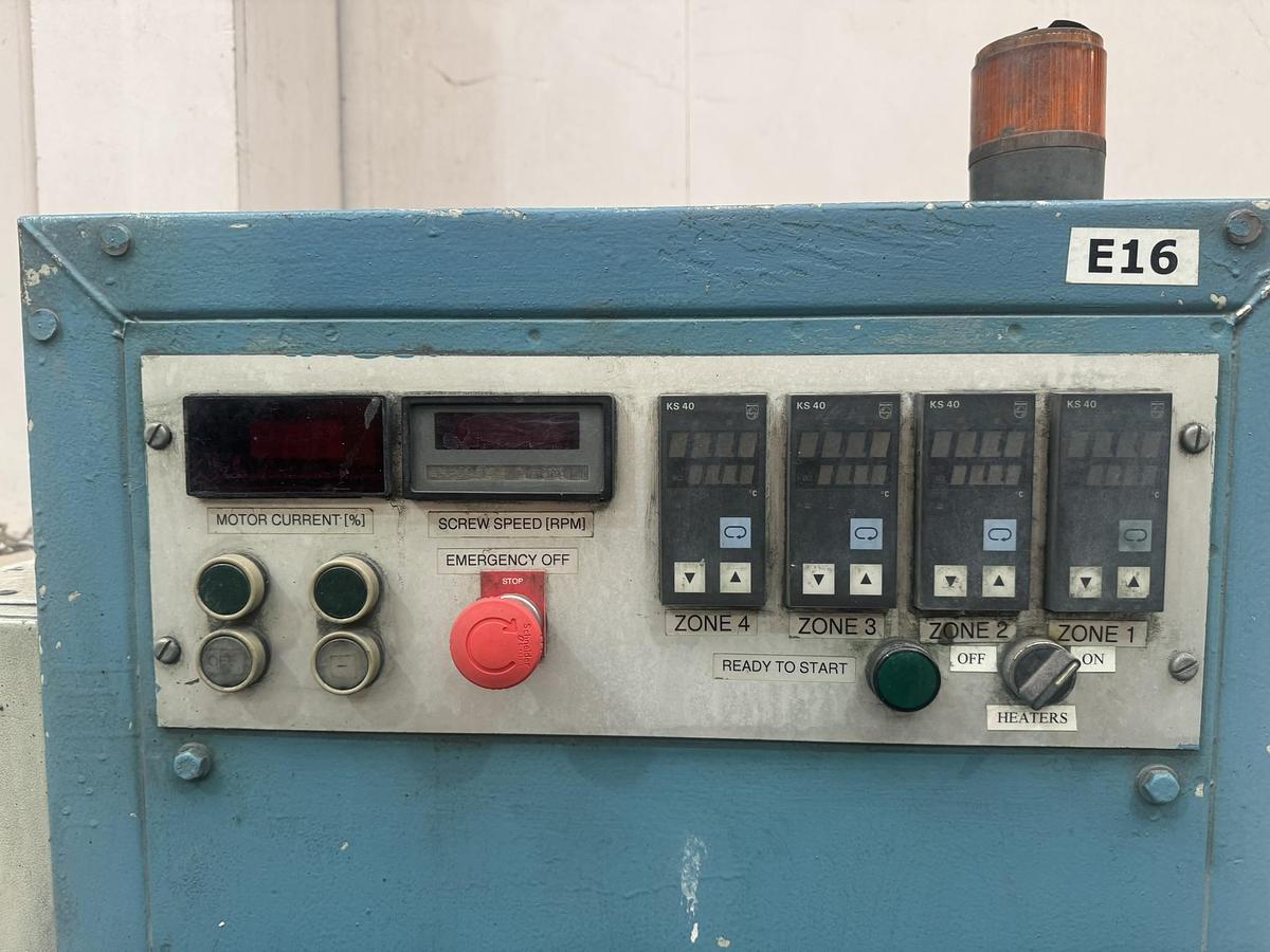 Used 50mm (circa) single screw extruder with spag die head.