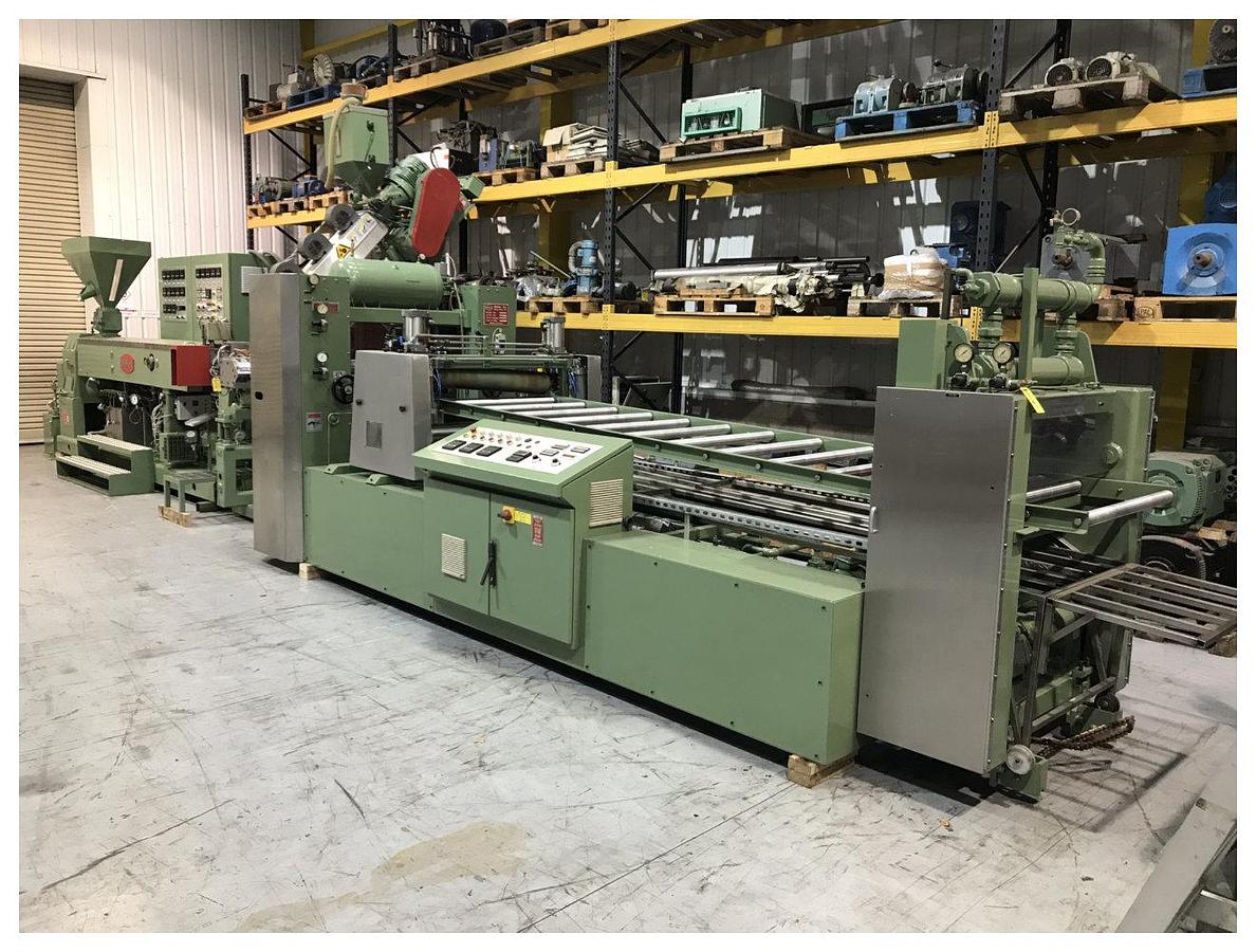 Used 890mm wide Welex coextrusion World Standard sheet line with 90mm and 50mm extruders, melt pump, feedblock, 800mm die, 890mmx300mm stack, haul off 1996