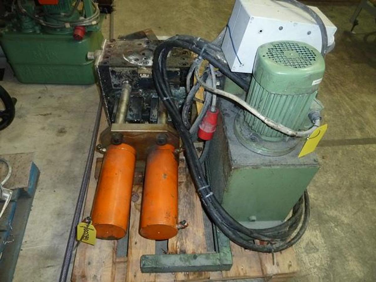 Used Approx 75mm twin pot screen changer, with hydraulic power pack.