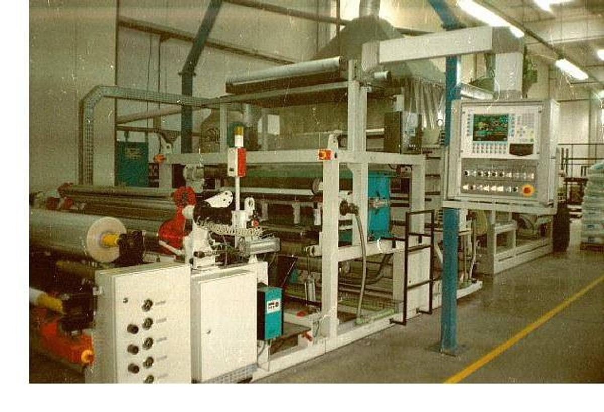 Used 1600mm Reifenhauser Mono Layer Cast Line. 100mm Reifenhauser Extruder, 132 Kw Motor. 1600mm Wide Cooling Rolls 500 X 200 X 200. 4 Station Winder