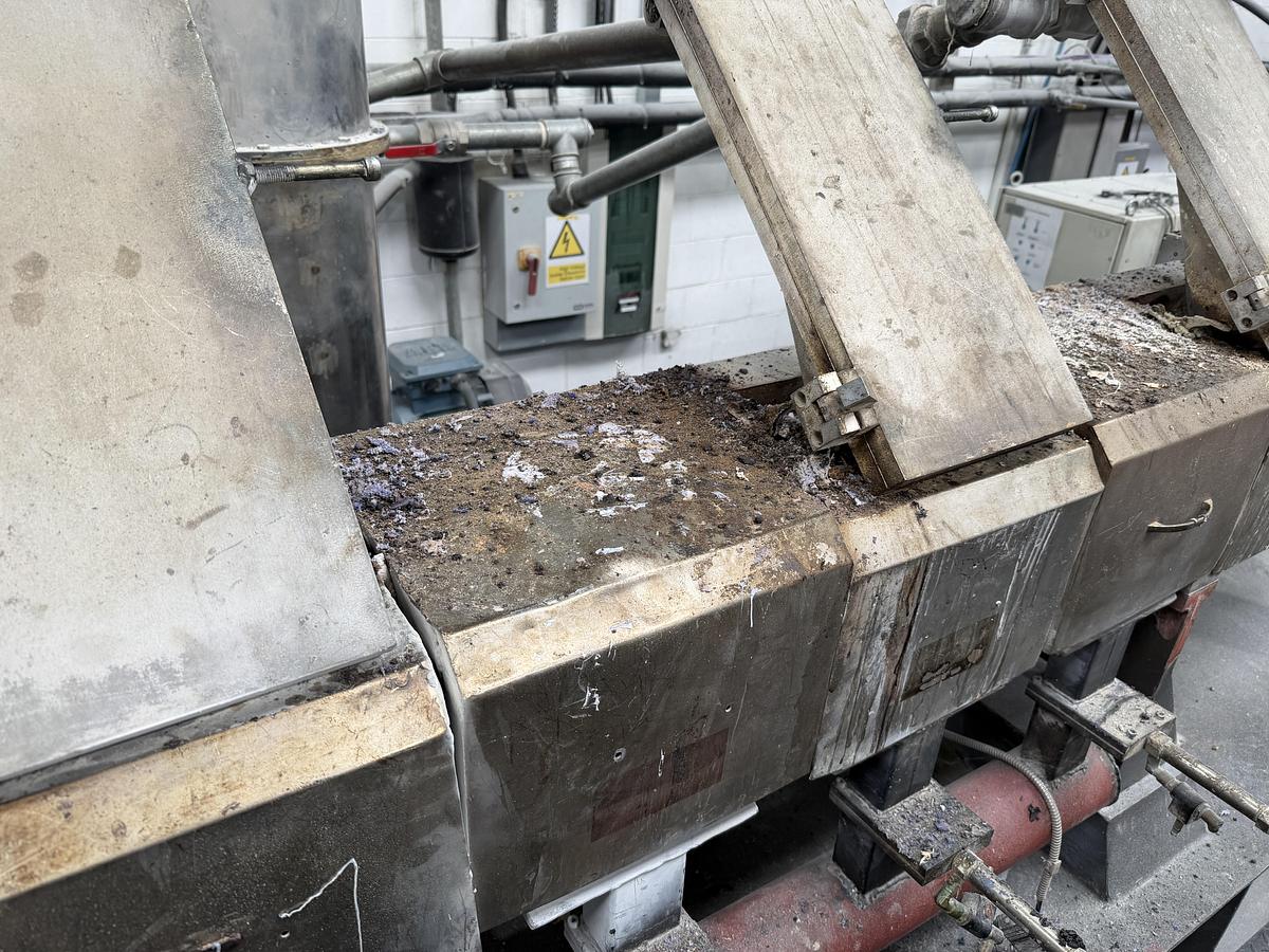 Used 1100mm wide Kentya coextrusion PET sheetlinewith 73mm twinscrew primary extruder, triple vented. 90kw AC motor, screen changer, gear pump 1100mm die, 3 roll stack, haul off, silicone bath, 2 state winder 2010