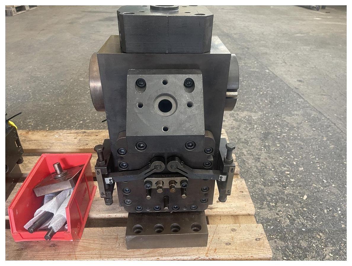 Used 60mm Davis standard single screw extruder 25D with 25hp dc motor. Non vented. 8 zone control panel.