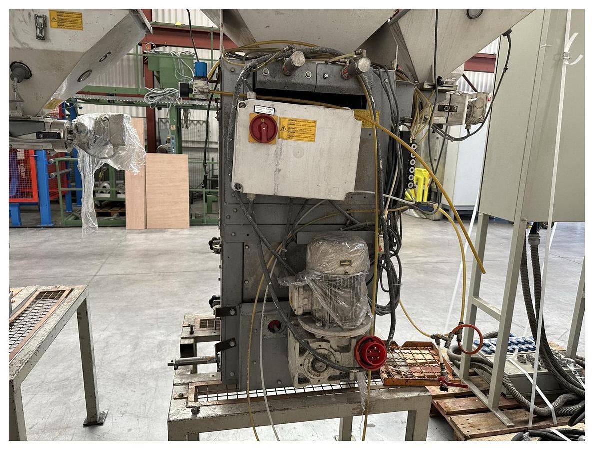 Used Piovan Model Mdw 1000/41 Gravimetric Blender. Additional side feeder station Year 2000