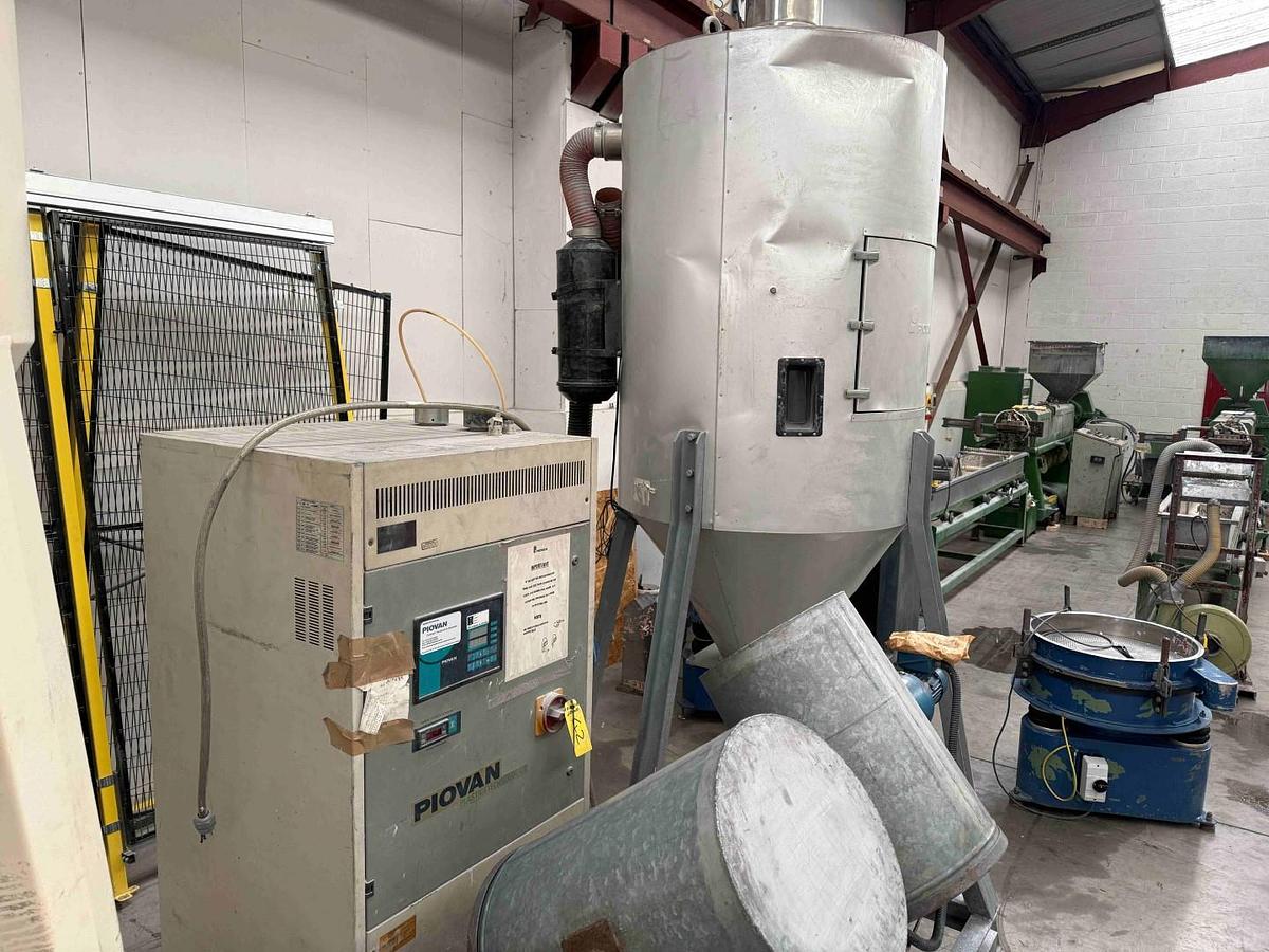 Used 600 litre Piovan dumidifying dryer model DSN520ME with T600IX insulated Vessel. Year 2000
