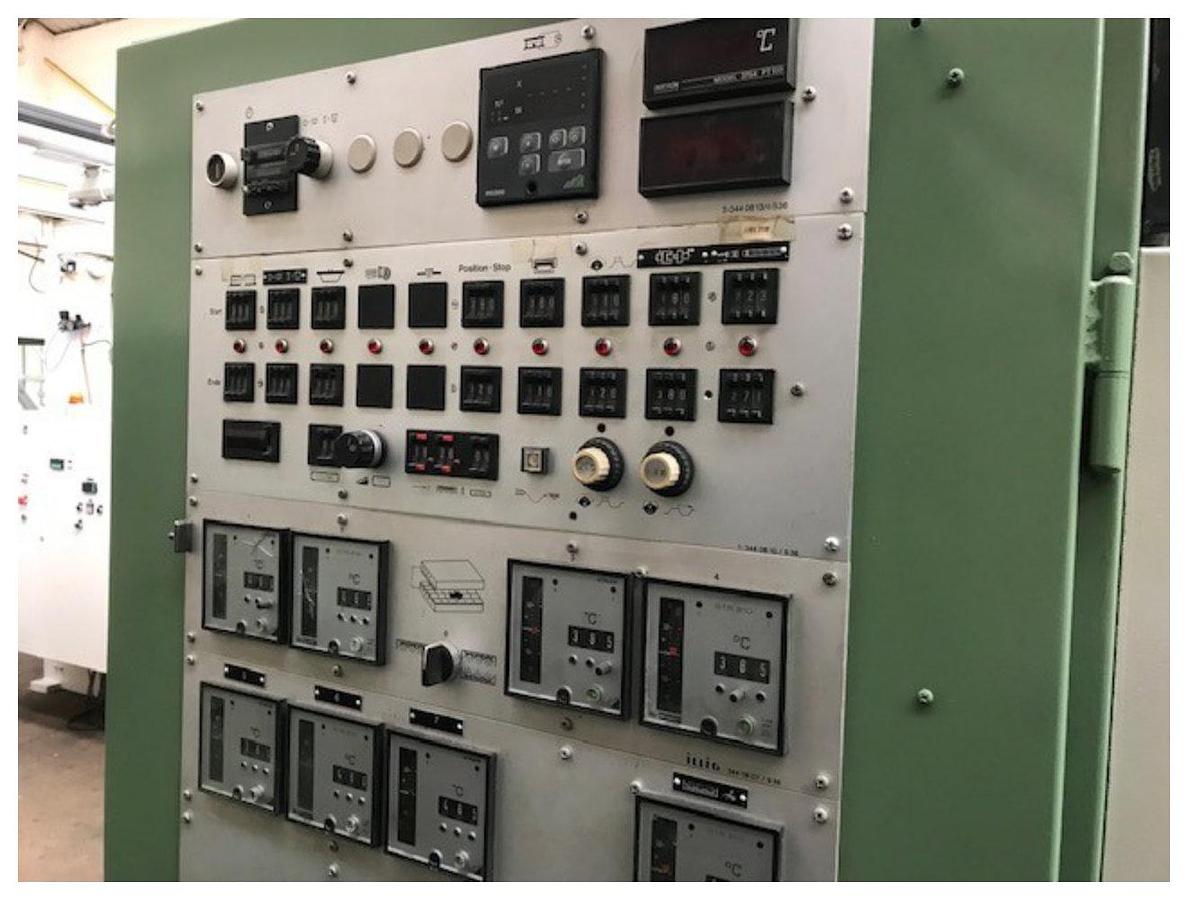 Used 500 x 280mm Illig Model RDM 50K pressure forming machine with mechanical plug,. Illig stacker. 125mm max draw 1988