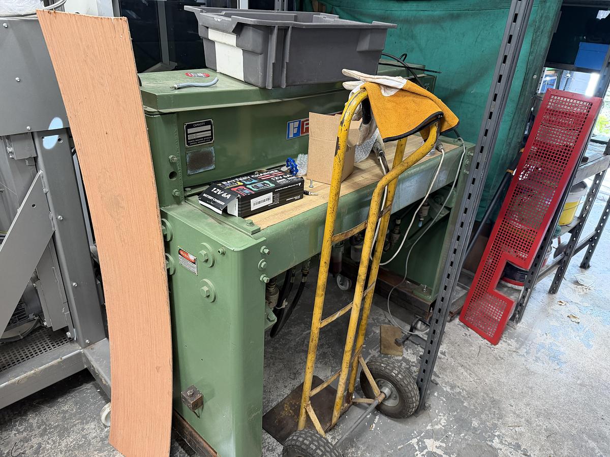 Used 1000mm wide Fasti guillotine pnuematic clamp.
