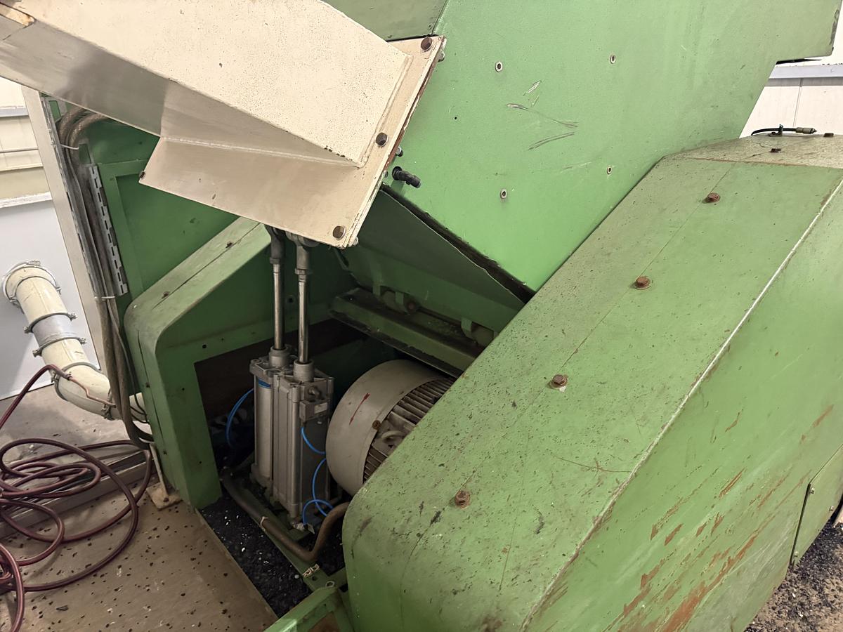 Used 800mm wide Rapid GK8045 KURF granulator with 45kw motor and 5 blade rotor. Nip rolls. Soundproofed with upgraded control panel 1995
