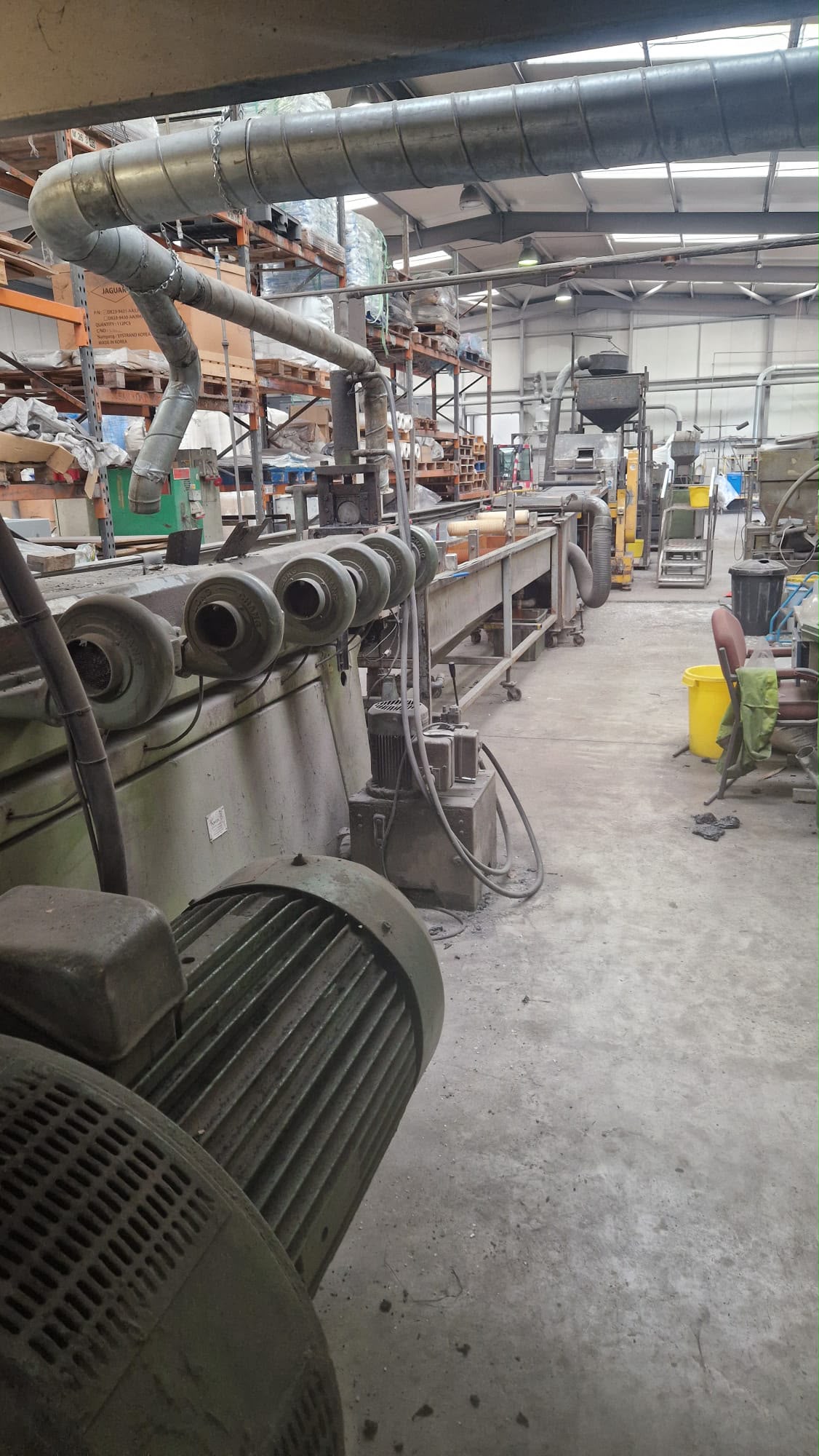Used 100mm KweenB single screw pelletising line with vent. AC motor, Cresta Screen changer with strand die head, water bath, air knife and Scheer 200 pelletiser. Sieve