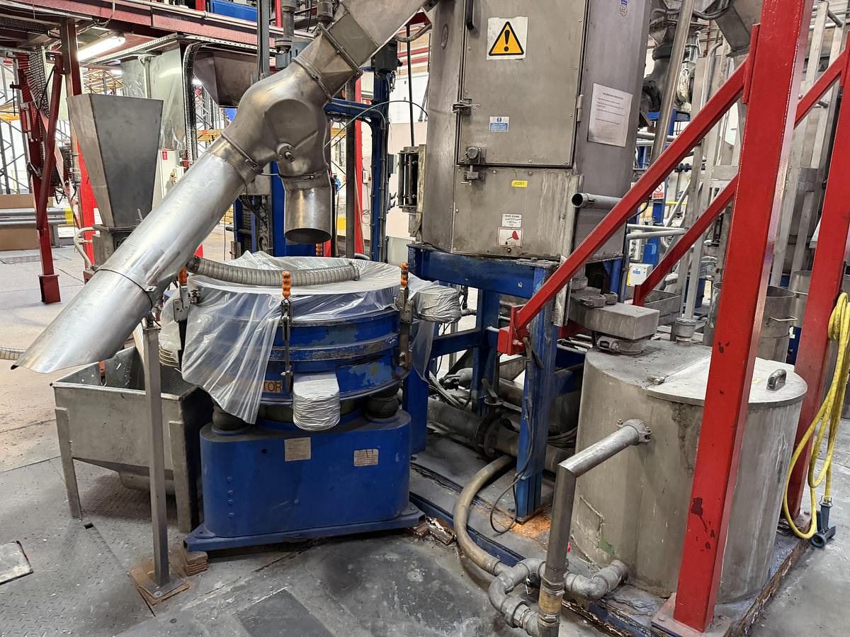 Used 50mm Coperion ZSK 50MC twin screw compounding line 44D. 215kw motor. 1200rpm screw speed. Brabender feeders, Gala PAC model 6 pelletiser Year 2000