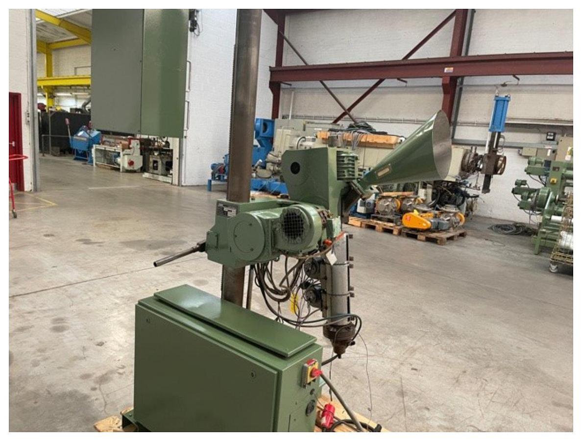 Used 30mm Ide pillar mounted co extruder 20D with 3kw dc motor. Model MEB 30-20D. Max screw speed 64rpm. 4 zone control panel.