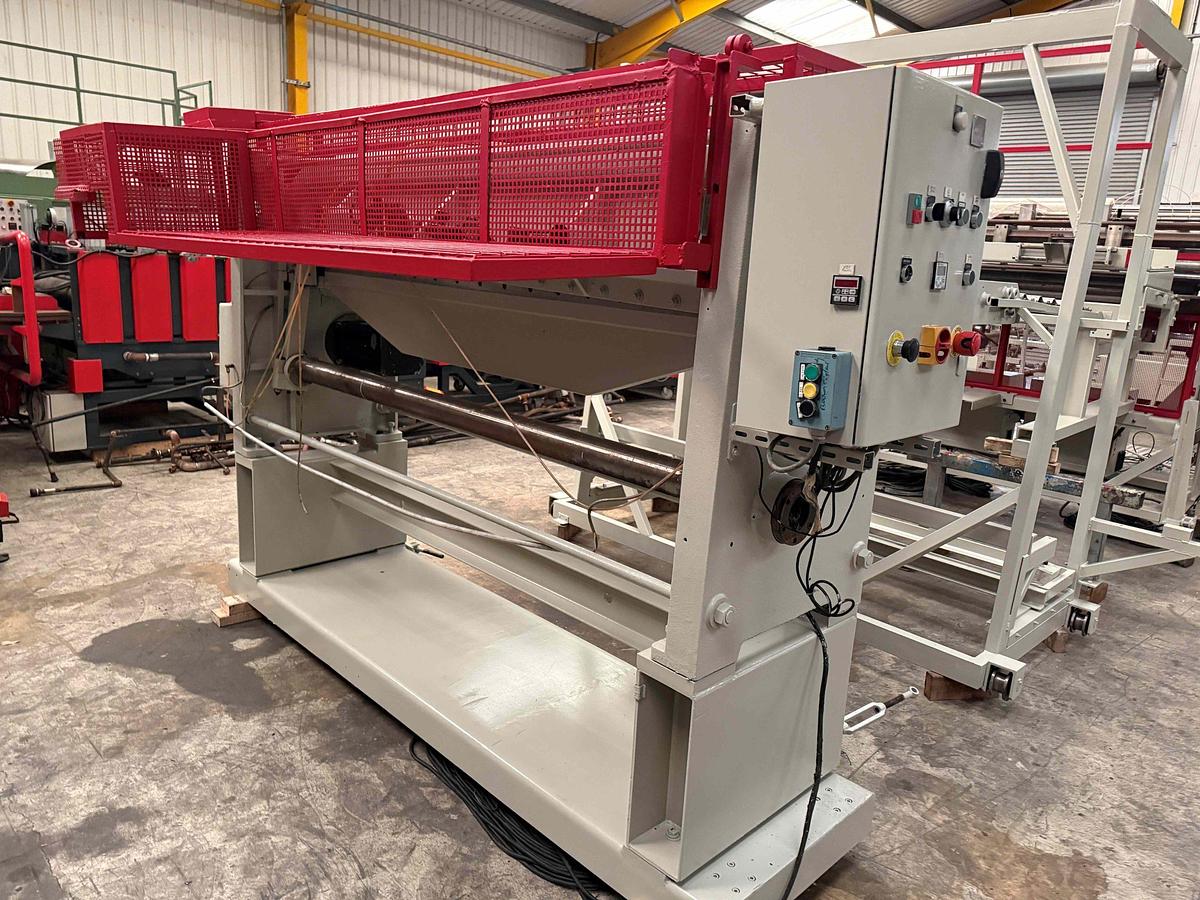 Used 1850mm wide Davis Standard Sheet Downstream with 450mm diameter rolls inclined, independent drives. Pump group hydraulic nip, haul off guillotine. 1997