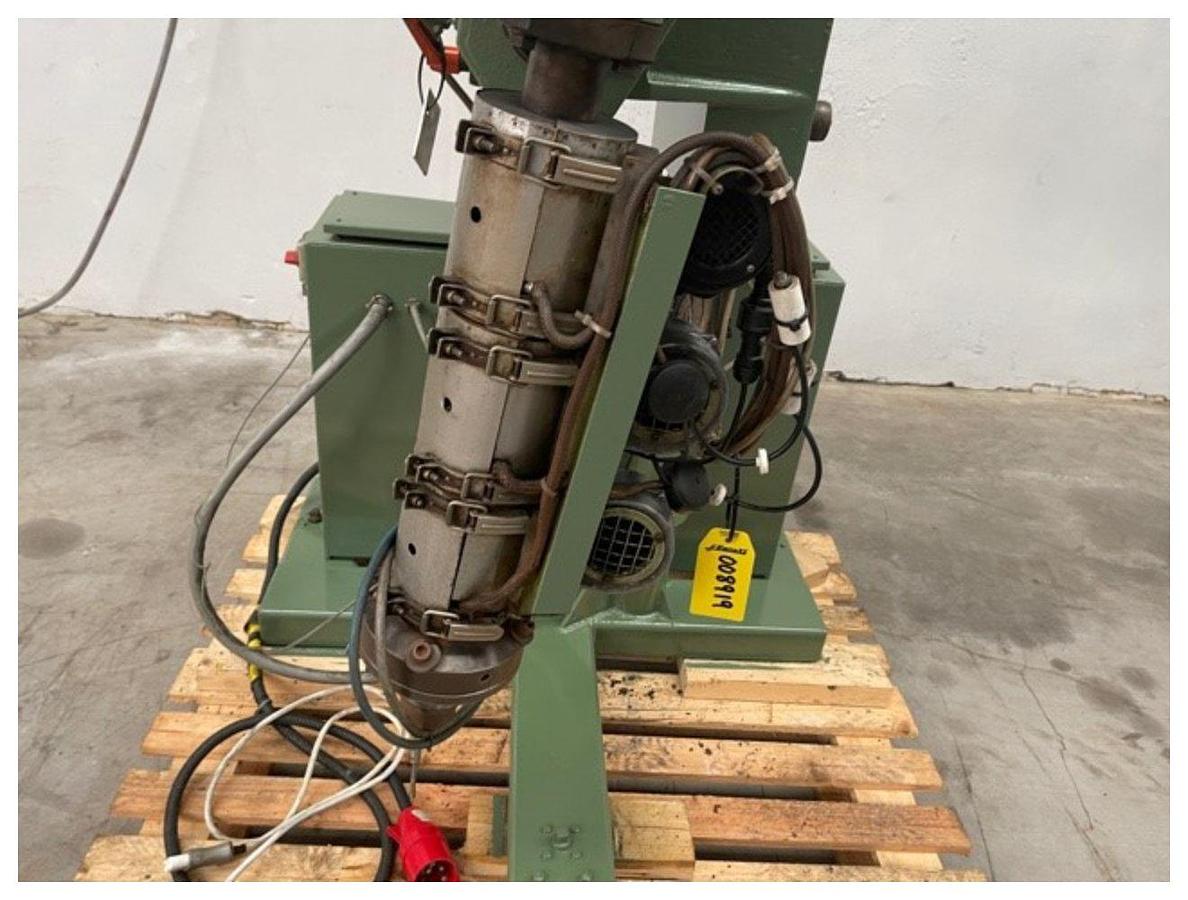 Used 30mm Ide pillar mounted co extruder 20D with 3kw dc motor. Model MEB 30-20D. Max screw speed 64rpm. 4 zone control panel.