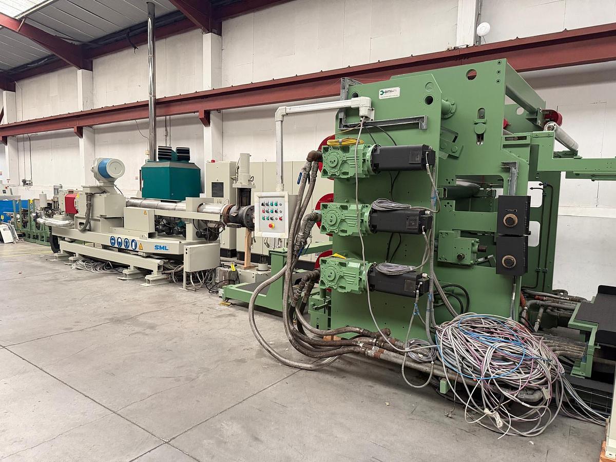 Used 1800mm wide SML Davis Standard coextrusion sheet line. 120/90mm extruders.