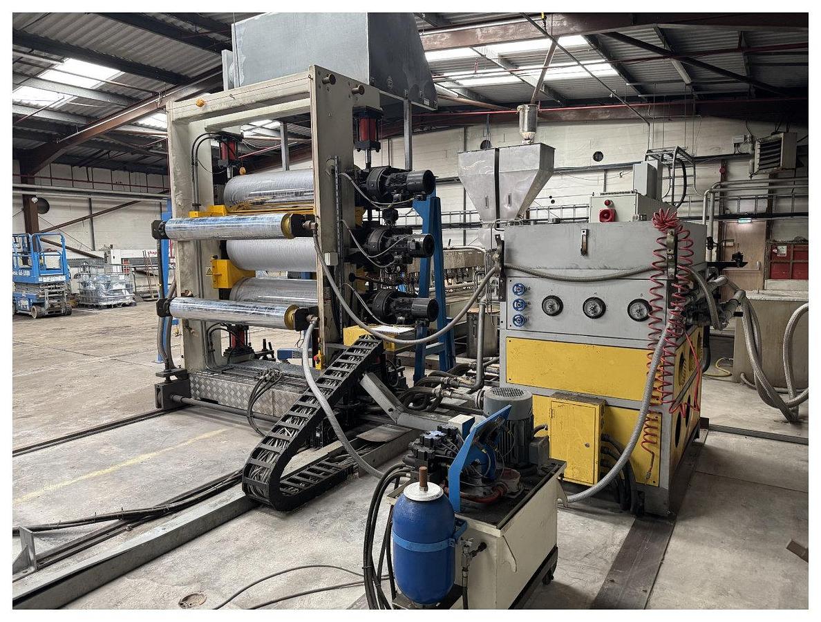 Used 1500mm twin screw Jwell sheet line. 80mm twin extruder, gear pump, 1300mm die. 1500mm 3 roll stack, haul off accumulator. Winder 2014