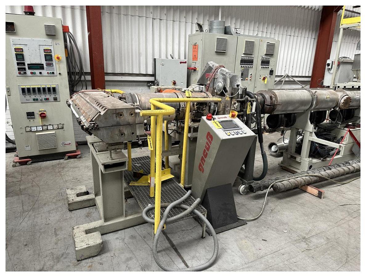 Used 120mm Battenfeld Single Screw Extruder With 250hp Dc Motor. Fan Cooled Barrel. 32d Plugged Vent.  . PP PET