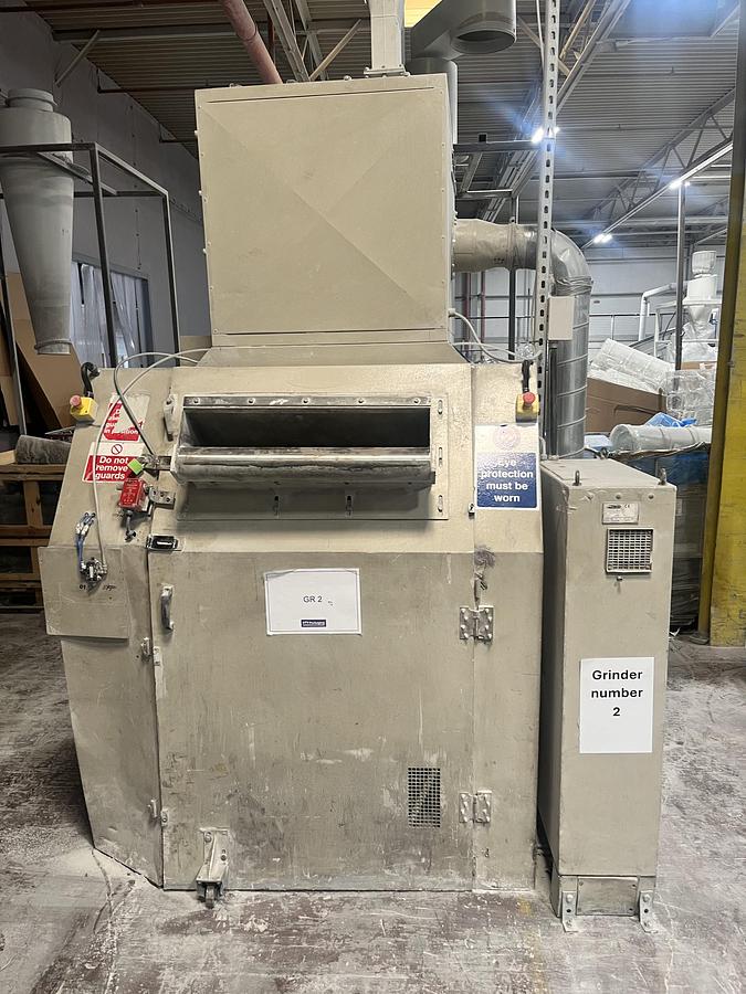 Used 700mm x 250mm Tria skeletal granulator model 70-25/TR-LL/SL 12.5kw motor. Nip roll feed.