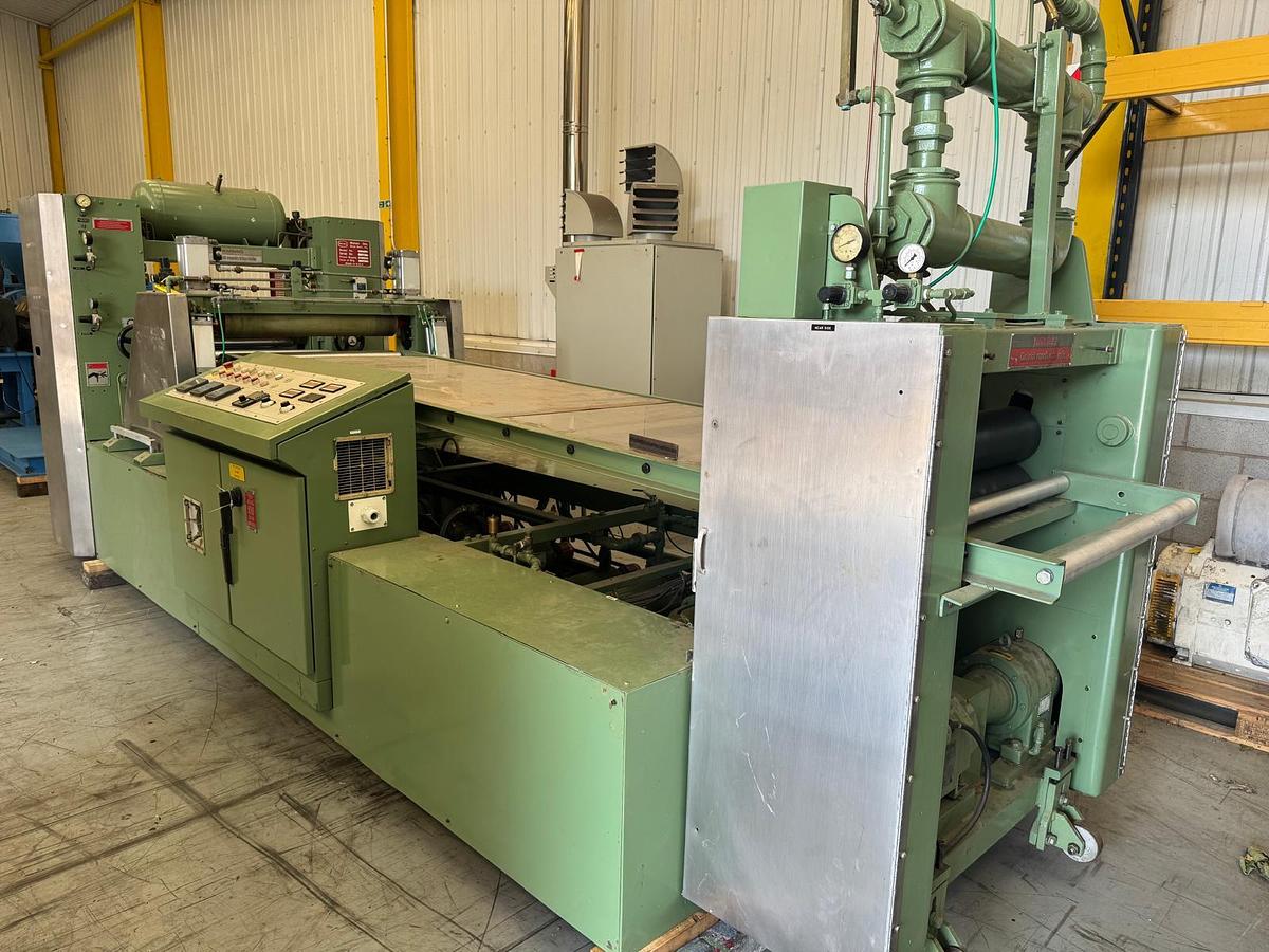 Used 890mm x 300mm Welex 3 roll polishing stack with pump group, and haul off. Silent chain driven rolls, pneumatic nip, 97