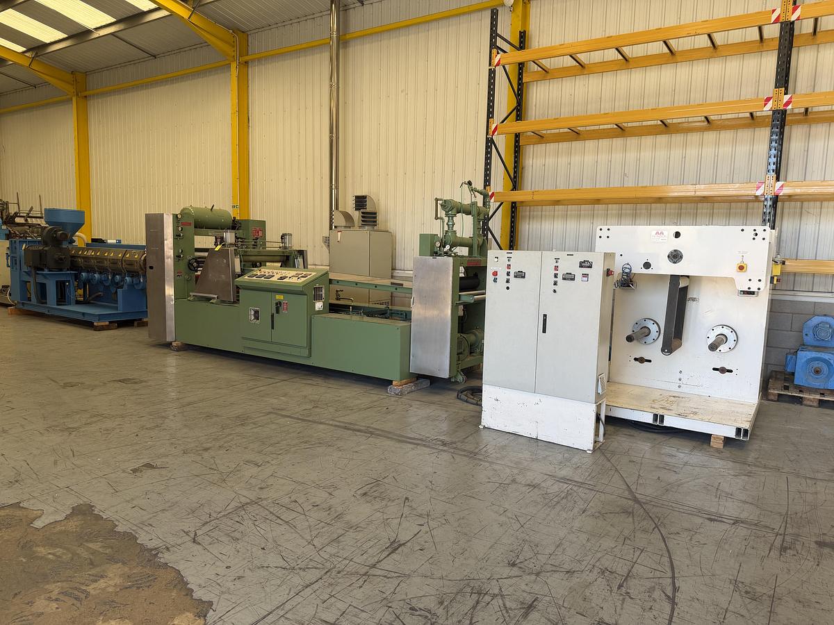 Used 900mm wide Amut Welex sheet extrusion line with 90mm Amut extruder 30D, 147kw dc motor. Gear pump, 860mm die, 900mm wide Welex 3 roll stack 300mm rolls, haul off, 800mm Mondon winder.