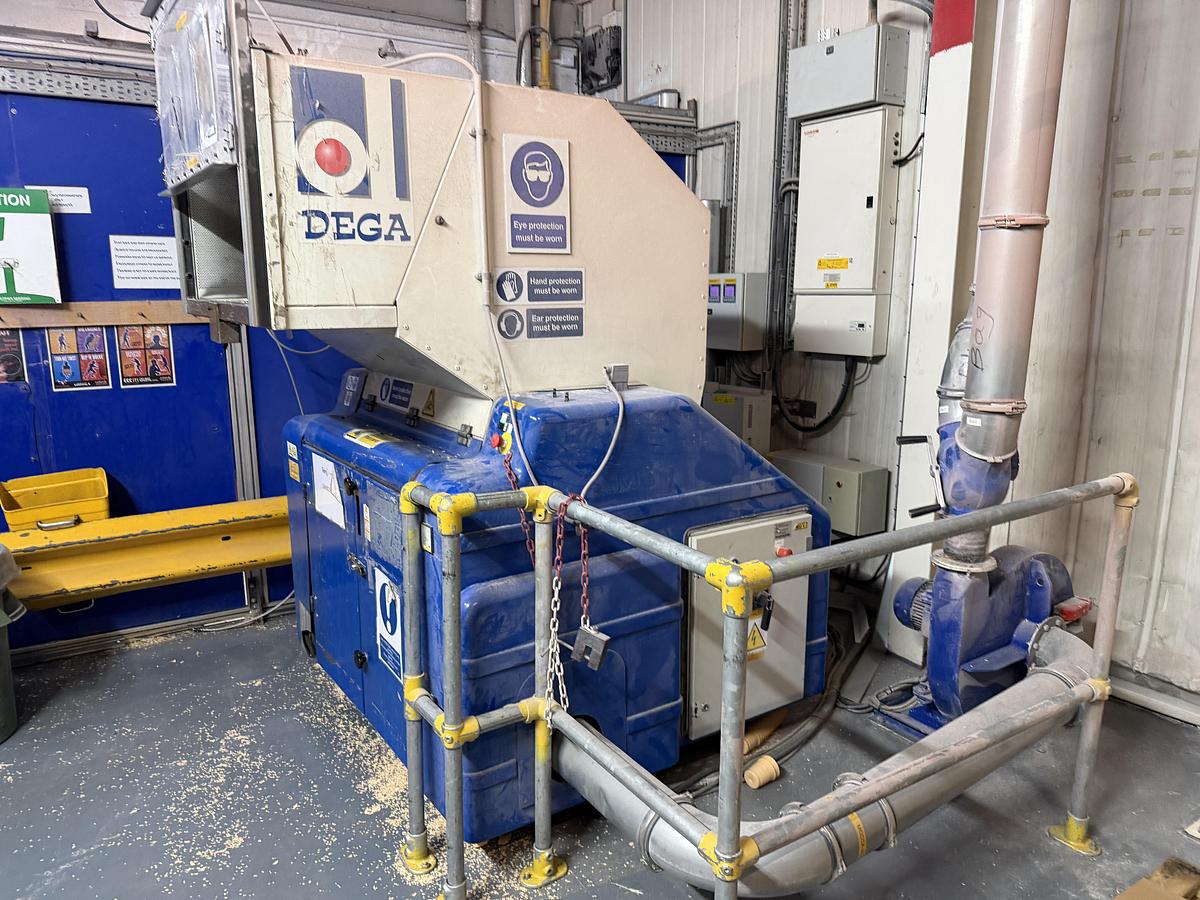 Used 900mm wide Dega granulator model DGN 409-30 30kw motor with 3 blade rotor. Sound proofed. Fan and cyclone 2015
