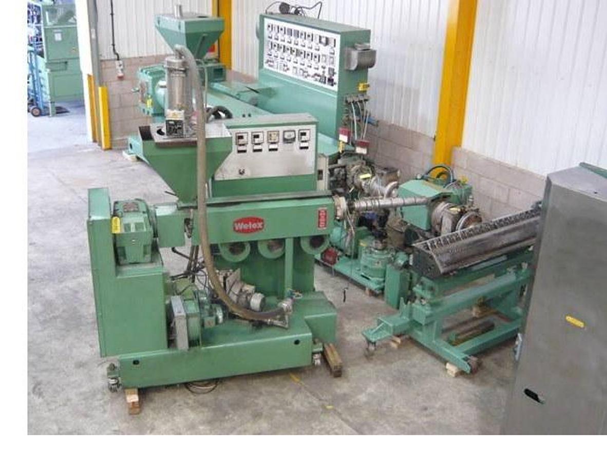 Used 1650mm Welex Co extrusion Line.115mm main extruder, 50mm co-extruder, Gear pump, 1650mm EDI R75 die. 1650mm 3 roll vertical stack, haul off, guillotine. 1987