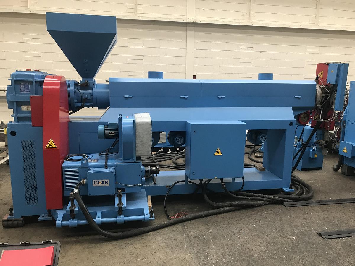 Used 1500mm Wide Omipa Union Single Screw Sheet Extrusion Line. 100mm Union single screw extruder, 1500mm die, 1500mm Omipa roll stack, pumps. Haul off