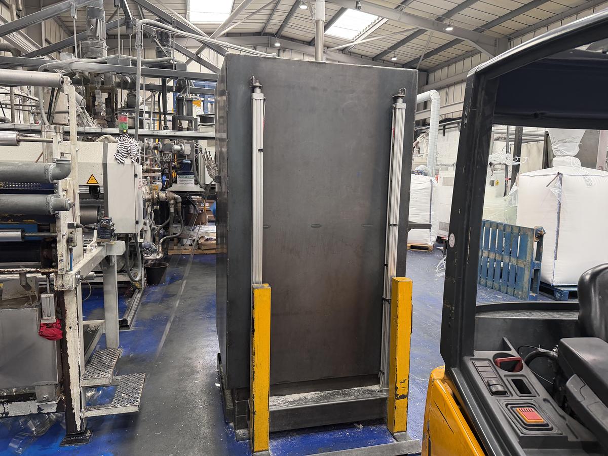 Used 1100mm wide Kentya coextrusion PET sheetlinewith 73mm twinscrew primary extruder, triple vented. 90kw AC motor, screen changer, gear pump 1100mm die, 3 roll stack, haul off, silicone bath, 2 state winder 2010