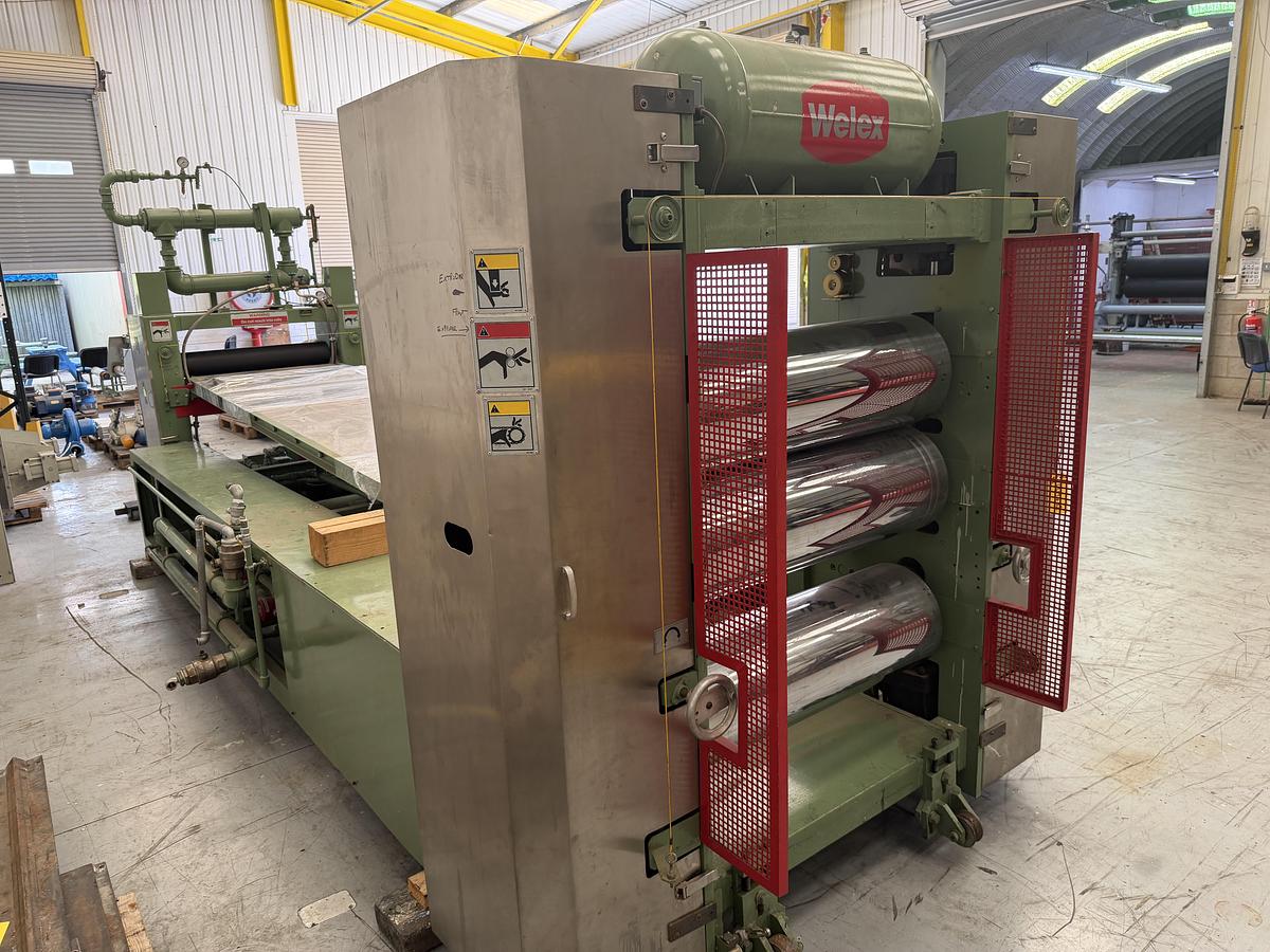 Used 890mm x 300mm Welex 3 roll polishing stack with pump group, and haul off. Silent chain driven rolls, pneumatic nip, 97