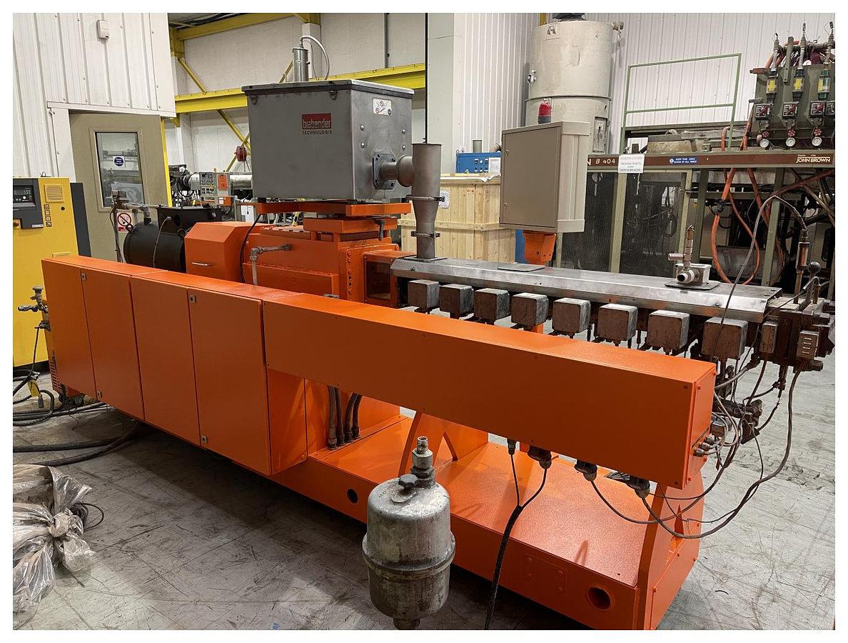 Used 40mm Leistritz model ZSE Maxx 40 twin screw compounding extruder. 36L/d Ratio. Single vent. 2011 Electrically heated barrel. Water cooling.