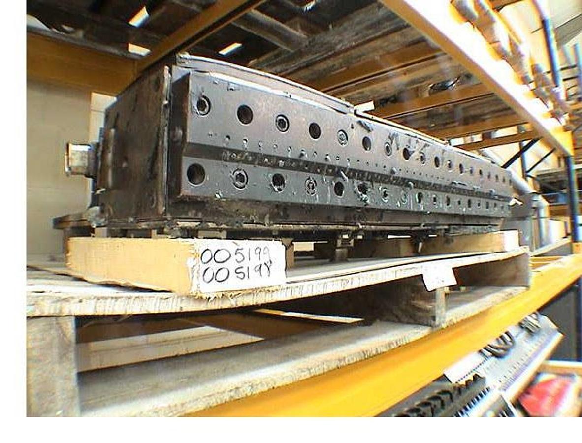 Used 80 HOLE SPAGHETTI DIE HEAD. 5MM DIA HOLES