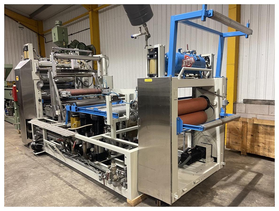 Used 1040mm wide Welex 3 roll polishing stack with 1040mm x 450mm rolls, pump group, 2 roll haul off. Silicone bath.