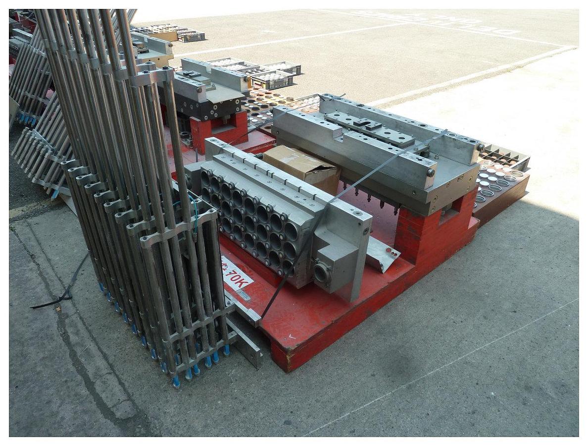 Used Illig RDM 70K 71mm 24 impression tool with stacker parts