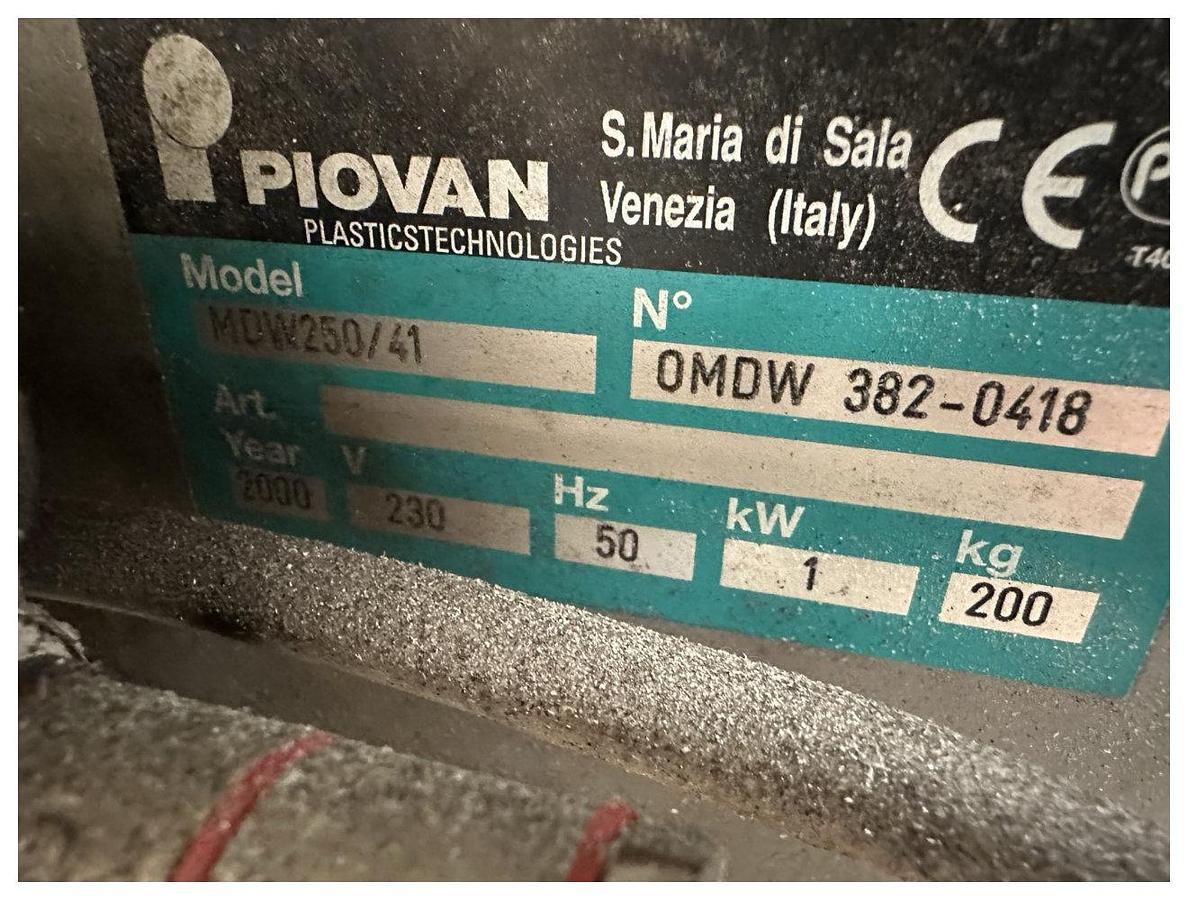 Used Piovan model MDW 250/41 Gravimetric blender. Side feeder. Year 2000