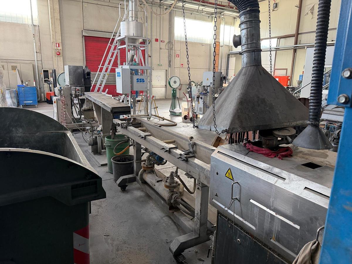Used 30mm Coperion ZSK30 twin screw compounding extruder with 900rpm corotating screws 75kw ac motor with invertor.