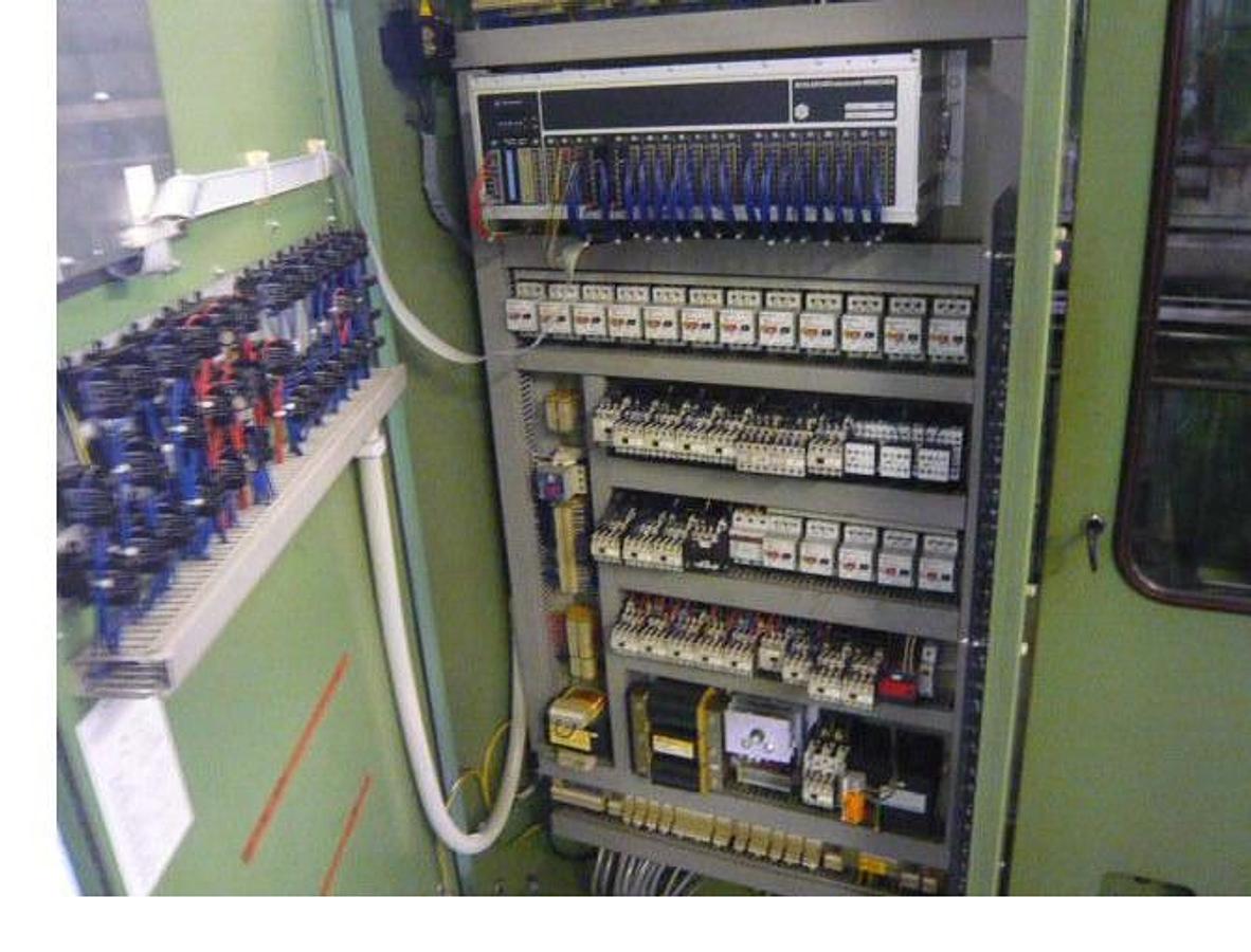 Used 350mm X 500mm Wide Illig RV53, vacuum forming machine With Steel Rule Punch Station, and stacker. 1989. Movable bottom platen.