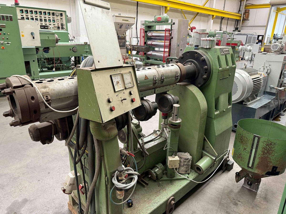 Used 60mm Kuhne single screw extruder with 37kw dc motor and drive with temperature control panel. 1985