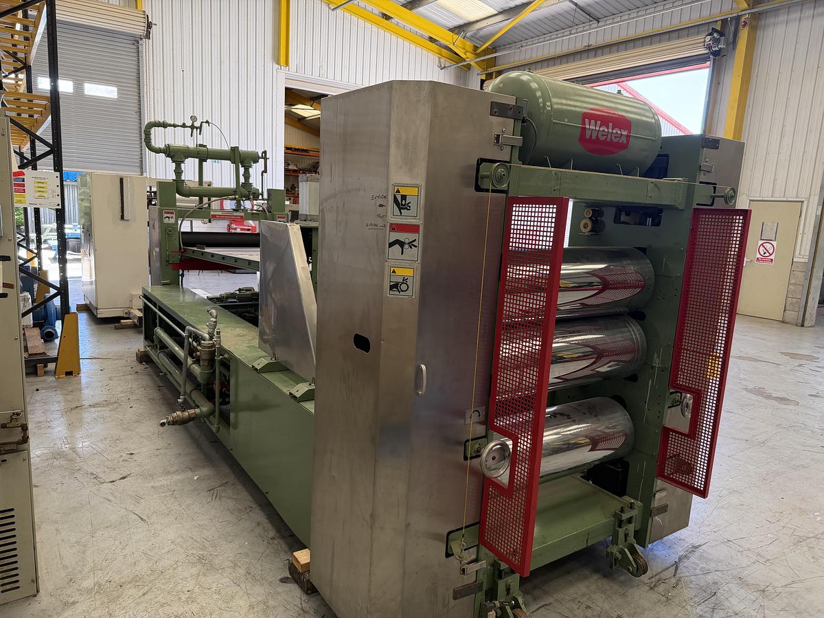 Used 900mm wide Amut Welex sheet extrusion line with 90mm Amut extruder 30D, 147kw dc motor. Gear pump, 860mm die, 900mm wide Welex 3 roll stack 300mm rolls, haul off, 800mm Mondon winder.