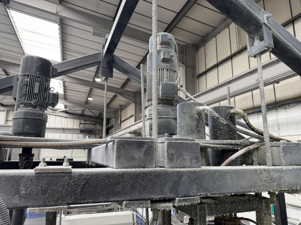 Used 1100mm wide Kentya coextrusion PET sheetlinewith 73mm twinscrew primary extruder, triple vented. 90kw AC motor, screen changer, gear pump 1100mm die, 3 roll stack, haul off, silicone bath, 2 state winder 2010