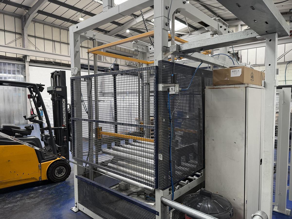 Used 1100mm wide Kentya coextrusion PET sheetlinewith 73mm twinscrew primary extruder, triple vented. 90kw AC motor, screen changer, gear pump 1100mm die, 3 roll stack, haul off, silicone bath, 2 state winder 2010