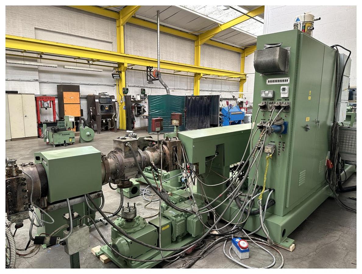 Used 1040mm Welex coextrusion sheet line with 120mm primary extruder, gear pump, 1040mm x 450mm 3 roll stack, puimps, haul off 2 station winder.