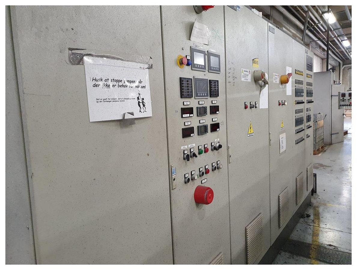 Used 120mm Union Single Screw Extruder. 32D vented fan cooled barrel. Hydraulic screen changer, gear pump. Control panel. 193kw dc motor and drive 2002