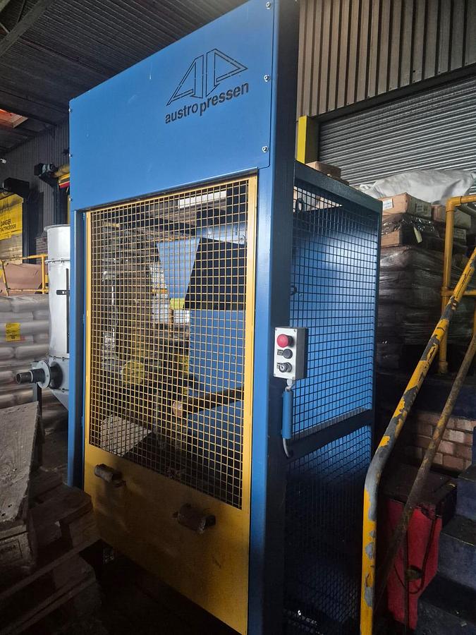 Used 1200mm wide Austropressen Roll splitting machine 2021 Model RS12 with guarding