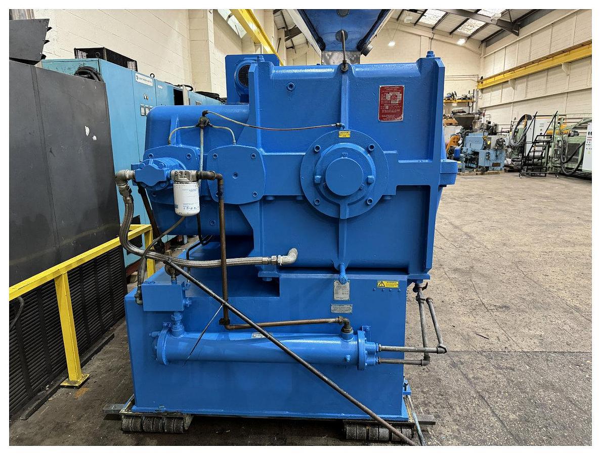 Used 150mm Davis Standard single screw extruder model 60IN60TPIH. Double vented, water cooled. 42D, 375kw dc motor,90/90 22kw gear pump. 102 RPM screw 1996