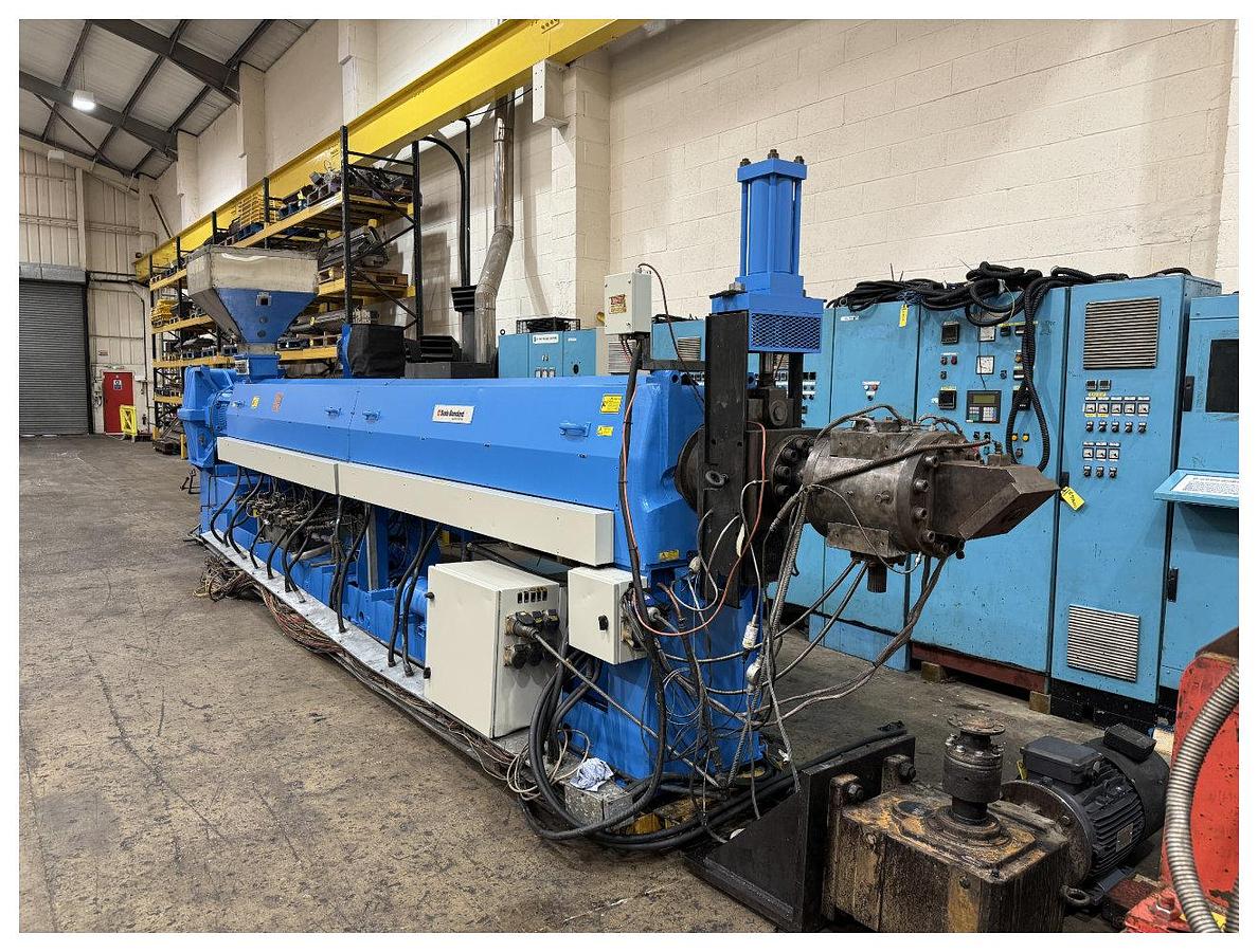 Used 150mm Davis Standard single screw extruder model 60IN60TPIH. Double vented, water cooled. 42D, 375kw dc motor,90/90 22kw gear pump. 102 RPM screw 1996