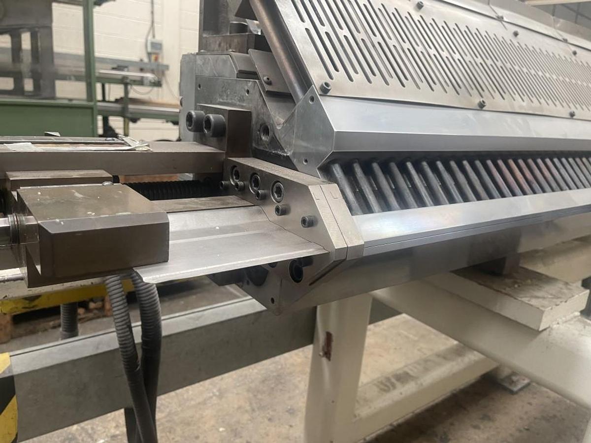 Used 2032mm Cloeren 80" Epoch III autogauge flex lip sheet die