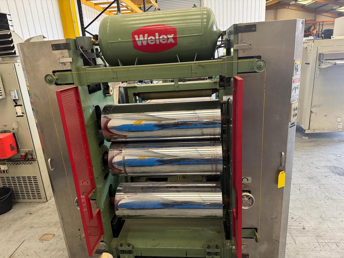 Used 890mm x 300mm Welex 3 roll polishing stack with pump group, and haul off. Silent chain driven rolls, pneumatic nip, 97