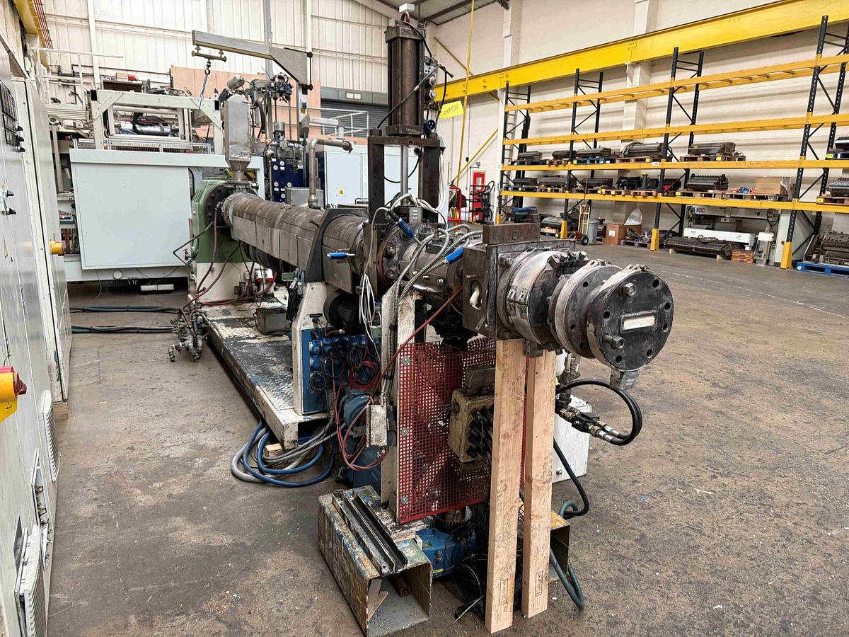 Used 105mm Kuhne single screw extruder model K105 - 33D. Fan cooled Vented with hydraulic screen changer,power pack, Maag 56/56 gear pump. 11kw motor.