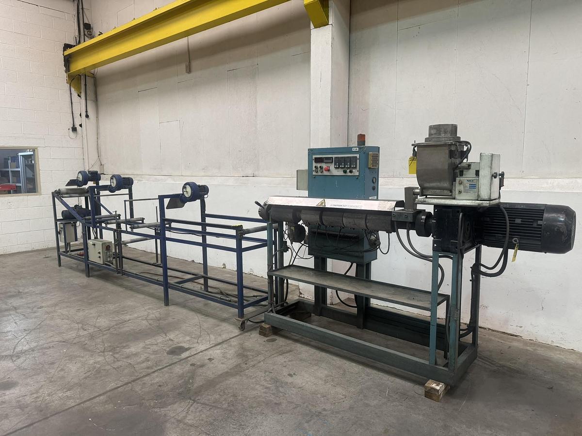 Used 50mm (circa) single screw extruder with spag die head.